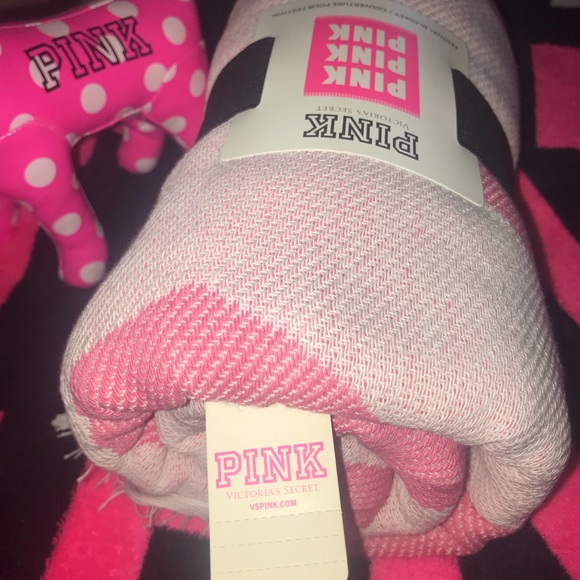 🏖💞VS Pink Beach Blanket 💞🏖 - Picture 2 of 5
